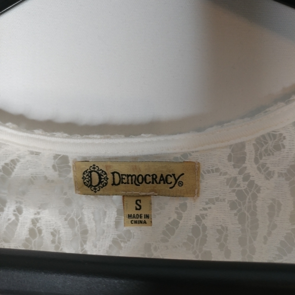 Democracy Women's Bell SLV V-Neck Lace Up Top - Picture 9 of 13